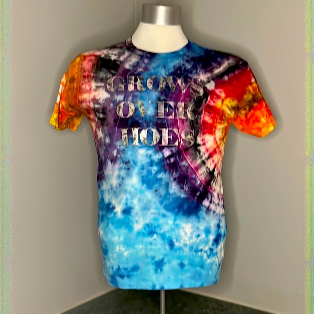 Unisex hand dyed t shirt in size large.